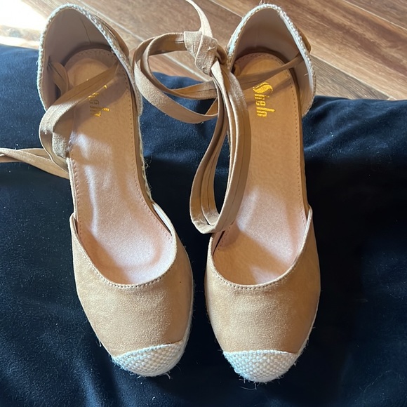 NWOB-SHELN WEDGES - Picture 2 of 10